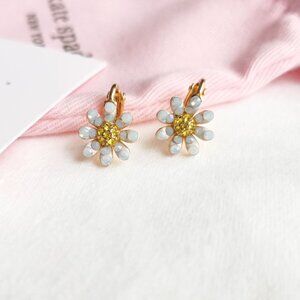 ❤️ Kate Spade Dazzling Daisy Gold Ear Clip Earrings ❤️